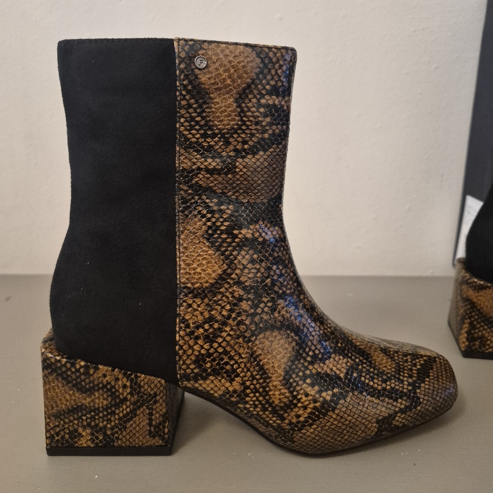 NIB French Connection Block Heeled Boots